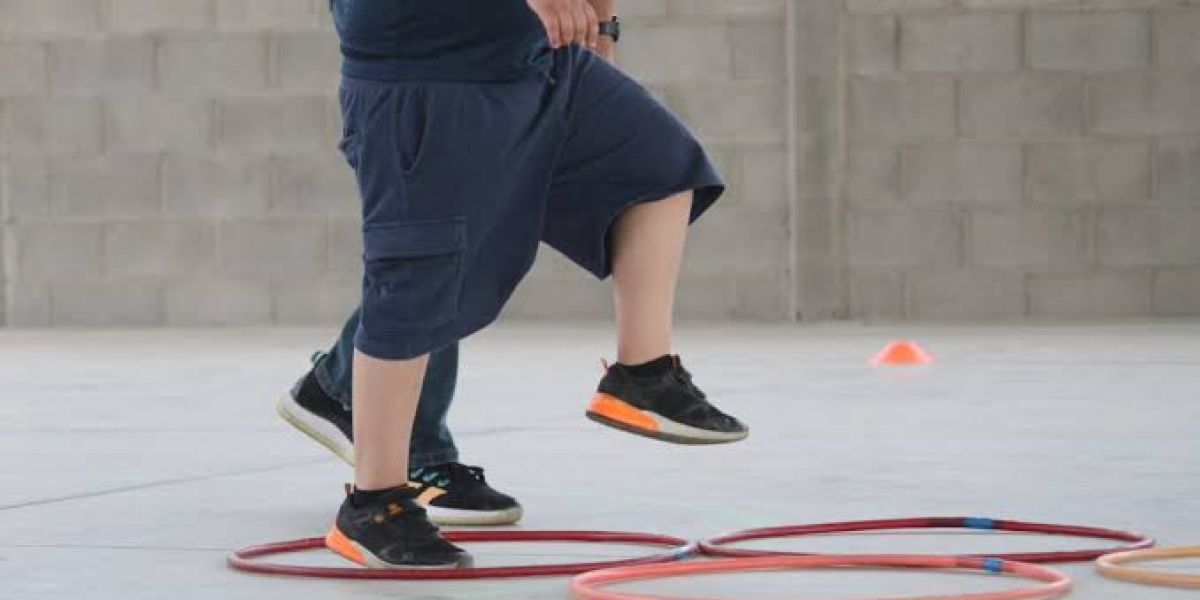 Escuelas no deben condicionar acceso por tipo de calzado: Congreso