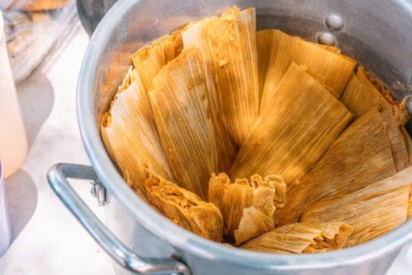 La hoja no sube, pero el tamal sí pega al bolsillo