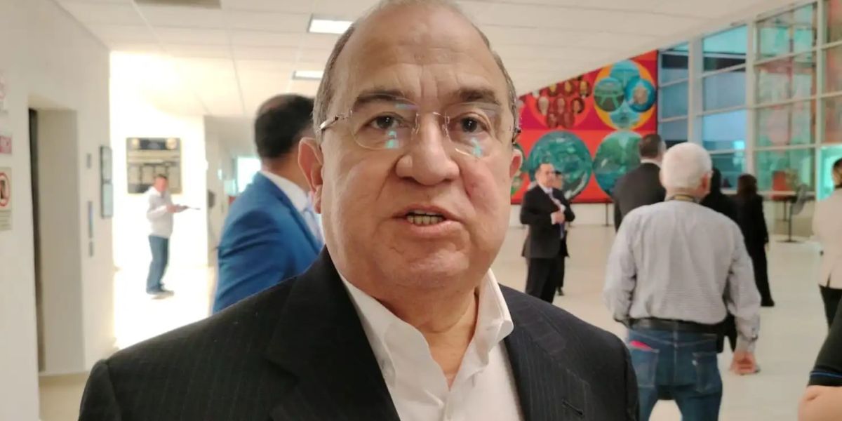 Afirma diputado que hay abasto en farmacias del sector público