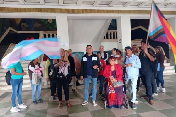 Comunidad LGBT pide a legisladores revisar iniciativa alterna de Ley de Identidad de Género