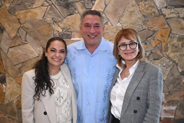 Senadora Olga Sosa y diputada Magaly Deandar se reúnen con el Mayor de McAllen Javier Villalobos para impulsar el puente fronterizo