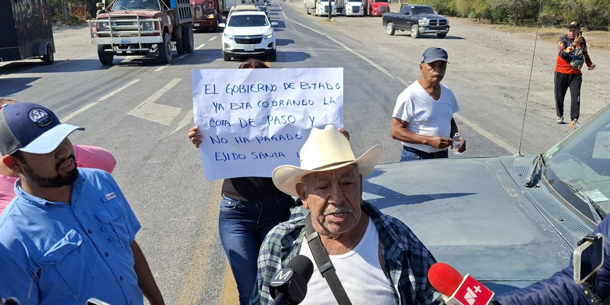 Campesinos de Santa Librada bloquean Rumbo Nuevo por adeudo de indemnización