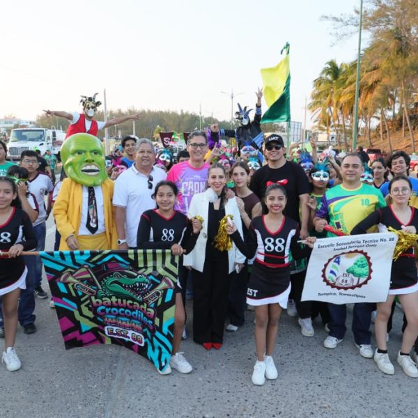 Arena y mar bañan la impresionante fiesta del Carnaval en Ciudad Madero
