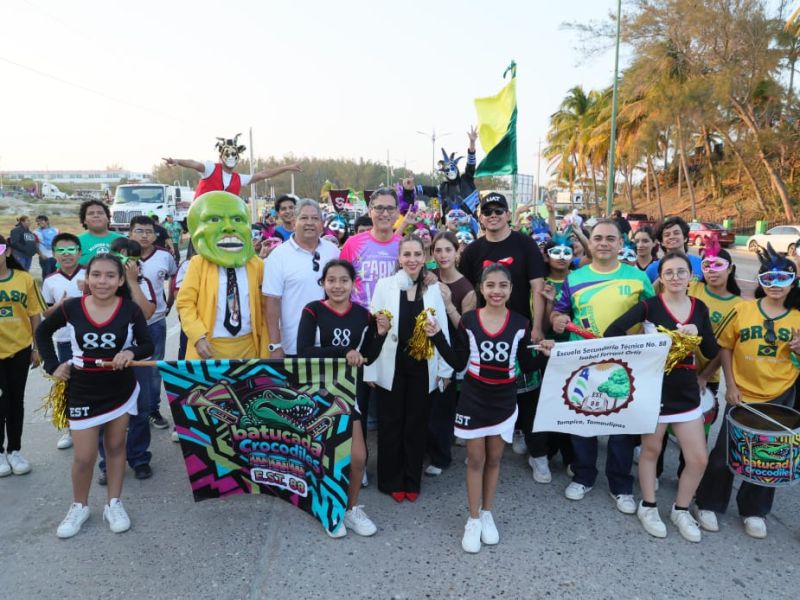 Arena y mar bañan la impresionante fiesta del Carnaval en Ciudad Madero