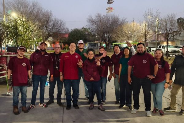 Escobas, machetes y voluntad: vecinos y Congreso limpian Loma Linda