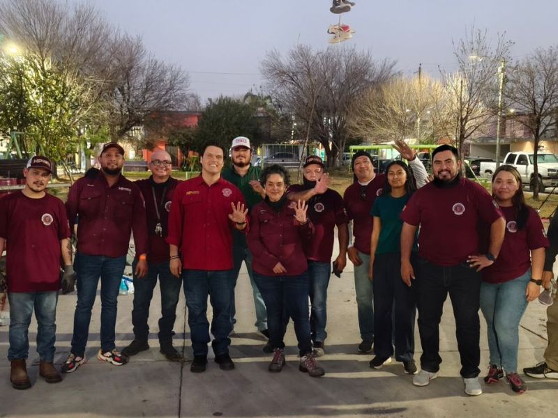 Escobas, machetes y voluntad: vecinos y Congreso limpian Loma Linda