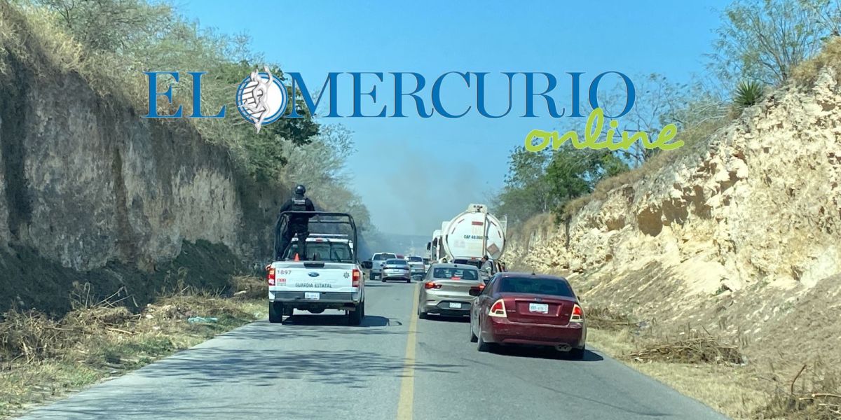 Caos y bloqueos paralizan carreteras rumbo a la frontera