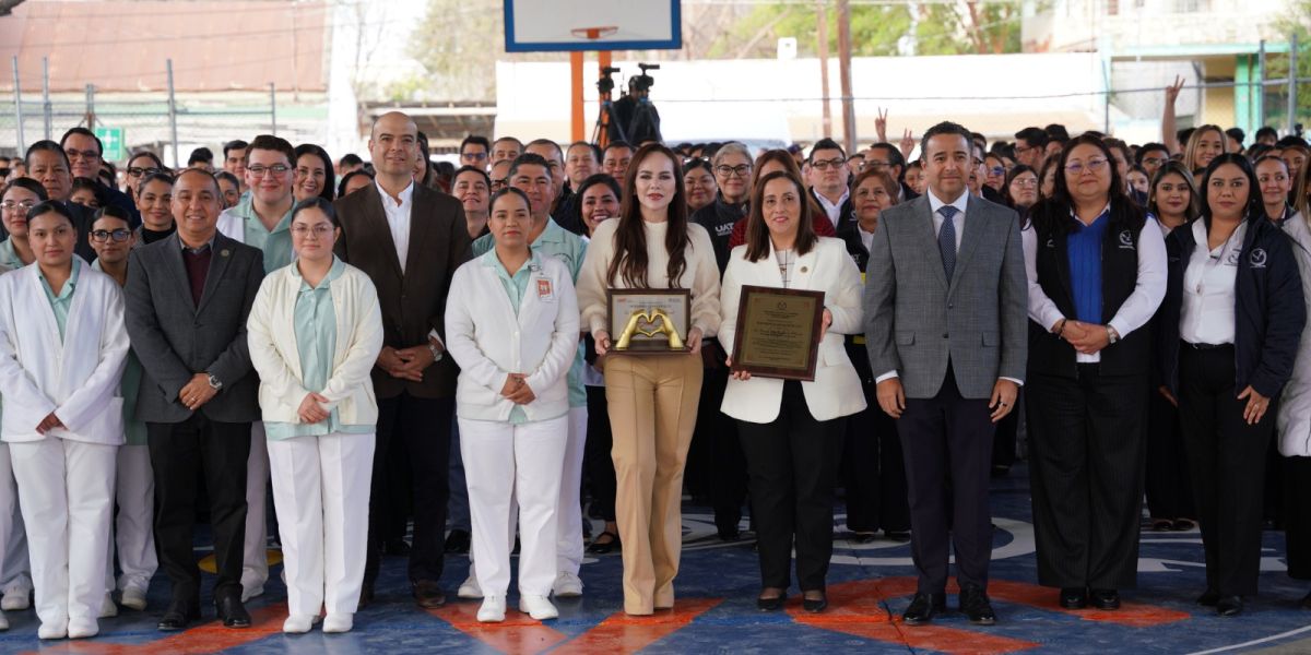 Reconocen a alcaldesa Carmen Lilia Canturosas como miembro honorífico de la Facultad de Enfermería