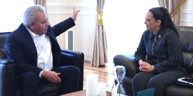 Senadora Olga Sosa sostiene reunión de trabajo con Marco García Ayala, líder nacional de la FSTSE