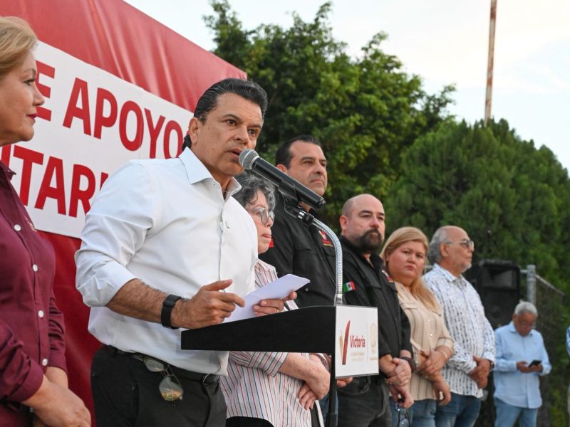 Disfrutan Lalo y Lucy Día del Pueblo con vecinos de la Nacozari