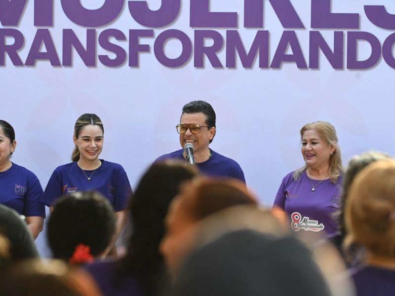 Con energía y entusiasmo participan Lalo y Lucy en Zumbatón con Causa