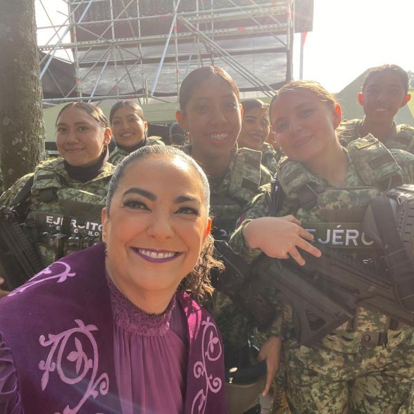 Con el reconocimiento a las mujeres de las Fuerzas Armadas, la Presidenta Claudia Sheinbaum inicia encuentros con quienes tejen la patria