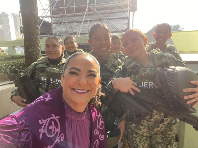 Con el reconocimiento a las mujeres de las Fuerzas Armadas, la Presidenta Claudia Sheinbaum inicia encuentros con quienes tejen la patria