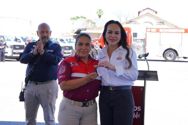 Entrega alcaldesa Carmen Lilia Canturosas 20 unidades y una apagadora nueva a protección civil y bomberos