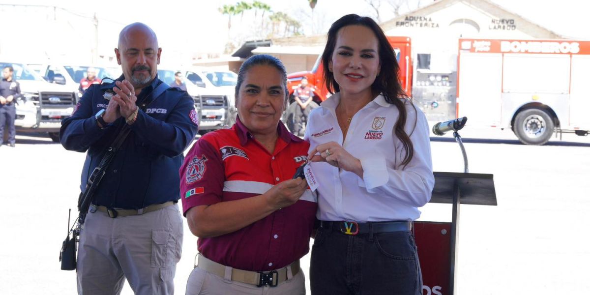 Entrega alcaldesa Carmen Lilia Canturosas 20 unidades y una apagadora nueva a protección civil y bomberos