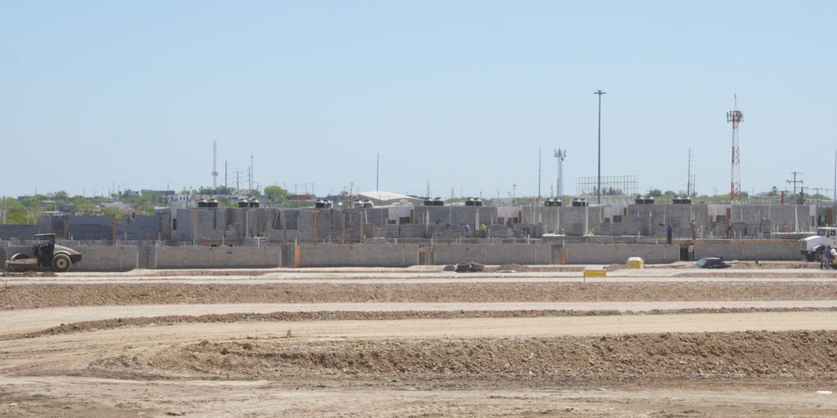 Avanza en Nuevo Laredo construcción de viviendas para el bienestar; alcaldesa destaca visión de presidenta Claudia Sheinbaum