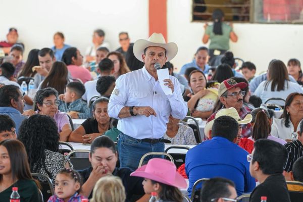 Celebra Lalo Gattás 101 aniversario de ejido Congregación Caballeros