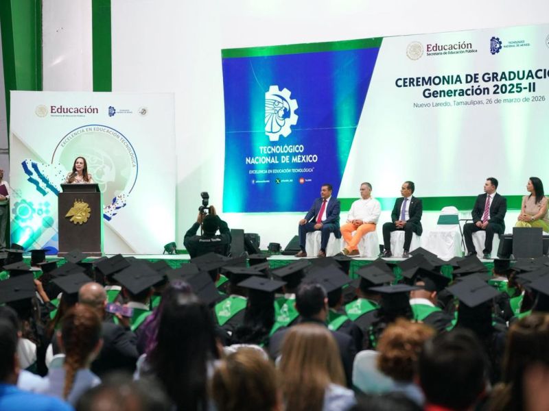Reitera alcaldesa Carmen Lilia Canturosas compromiso con la juventud y la educación en graduación del TEC de Nuevo Laredo