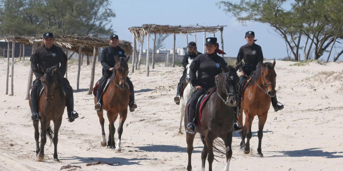 Policía Montada refuerza vigilancia en playas del litoral tamaulipeco