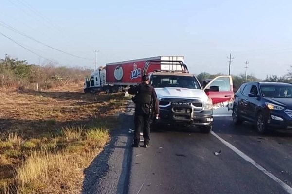 Choque de transporte pesado contrasta con operativo de restricción en carreteras