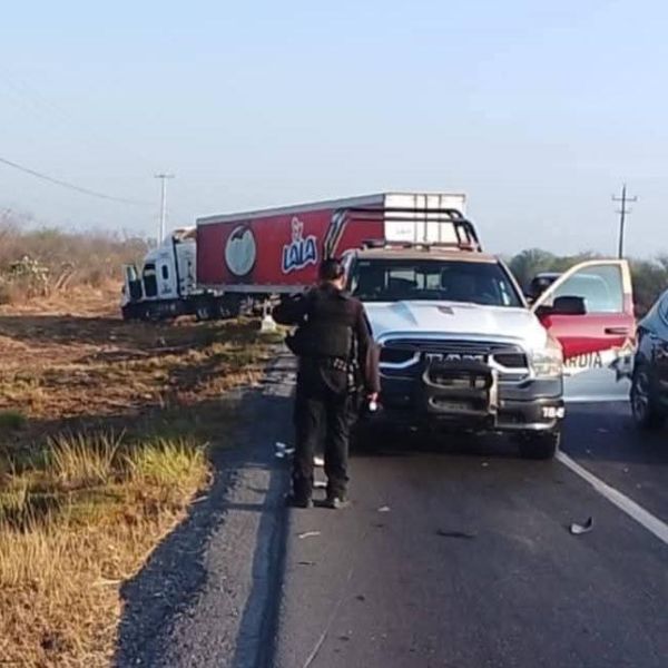 Choque de transporte pesado contrasta con operativo de restricción en carreteras