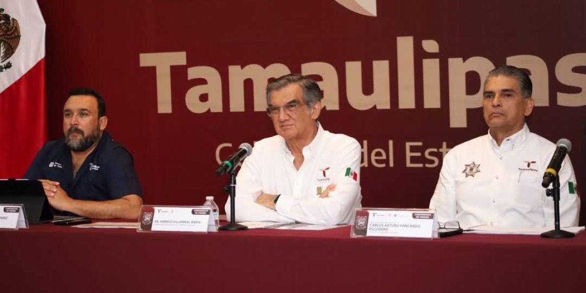 Advierte Américo Villarreal llegada atípica de sargazo