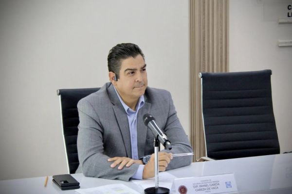 Se resiste Cabeza de Vaca a dejar el poder