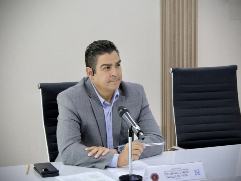 Se resiste Cabeza de Vaca a dejar el poder