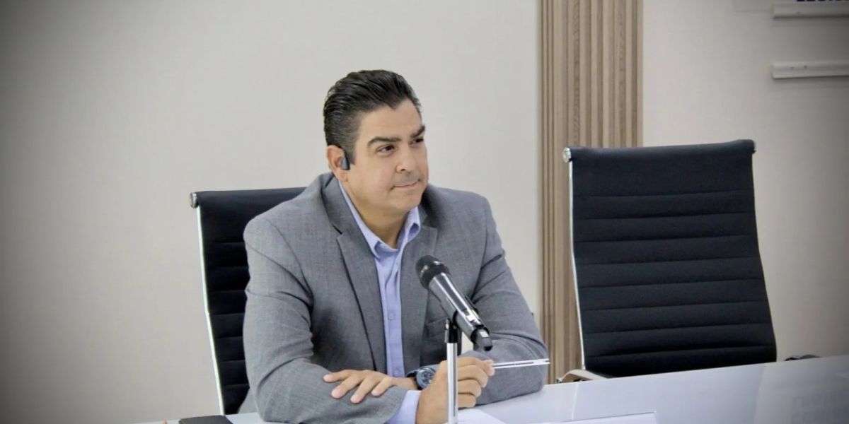 Se resiste Cabeza de Vaca a dejar el poder