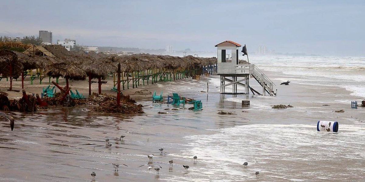 Alerta roja en costas de Tamaulipas por  vientos huracanados y oleaje peligroso