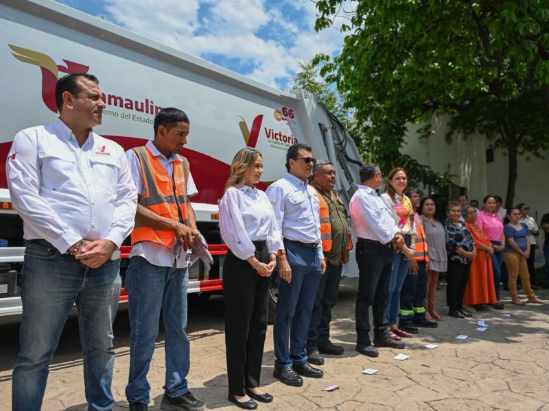 Entrega Lalo Gattás nueva unidad de recolección de basura y anuncia adquisición de dos más