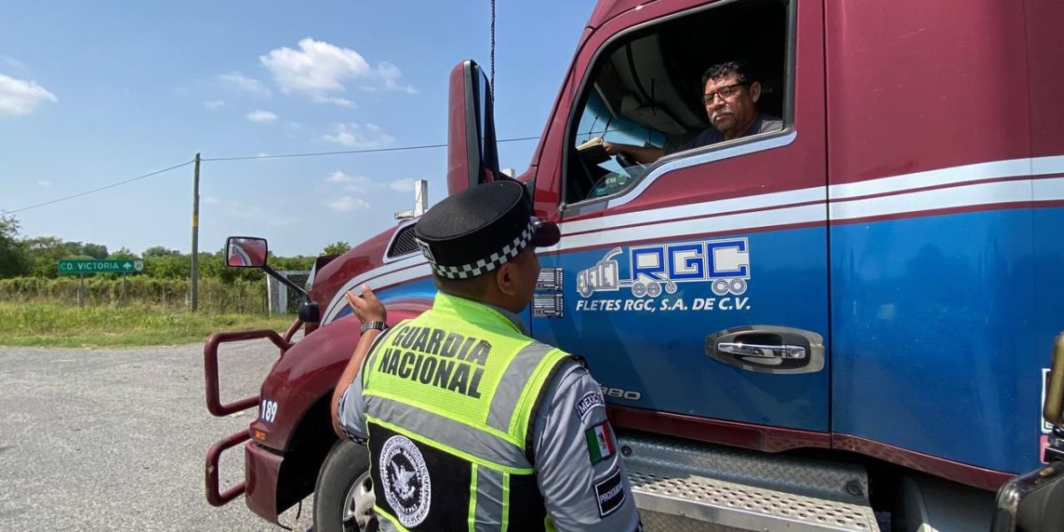 Guardia Nacional despliega operativo contra robo a transporte en carreteras de Victoria