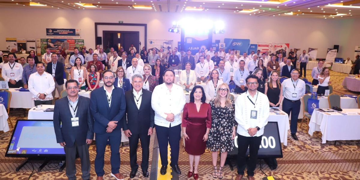 Estrecha Armando Martínez colaboración con sector energético