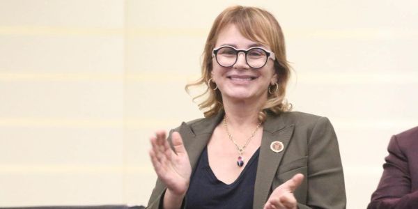 Encuesta entre mujeres destaca liderazgo de Magaly Deándar