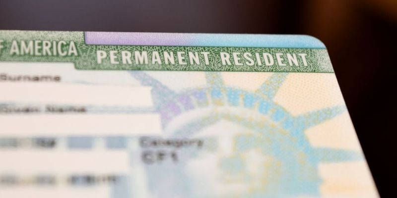 Nuevas reglas de EU podrían negar la residencia a migrantes por expresar su opinión