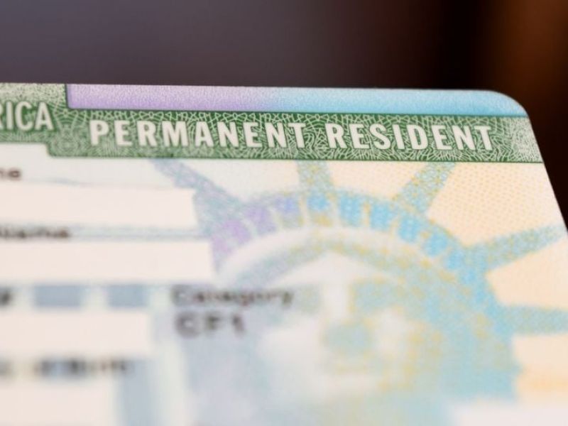 Nuevas reglas de EU podrían negar la residencia a migrantes por expresar su opinión