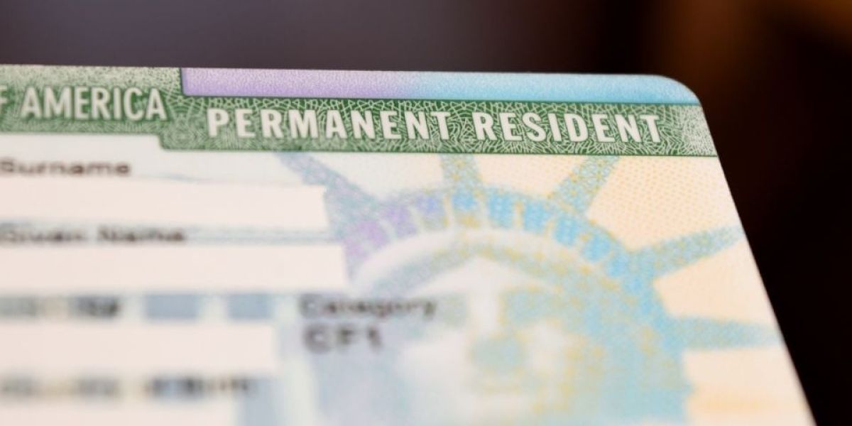 Nuevas reglas de EU podrían negar la residencia a migrantes por expresar su opinión