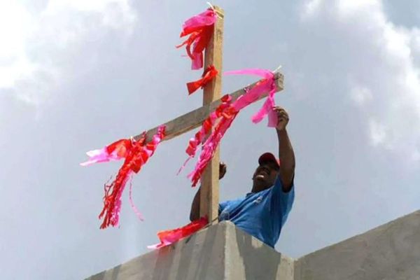 Albañiles mantienen firme el ánimo y la esperanza en el Día de la Santa Cruz: CROC