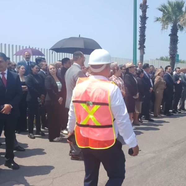 Simulacro interrumpe comparecencia en el Congreso