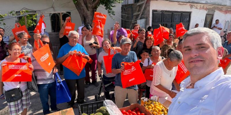 Entre jitomates y discursos, diputado naranja “surte” colonias de Reynosa
