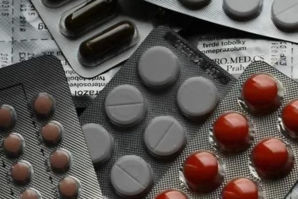 Alertan por venta de medicamentos de dudosa procedencia en redes sociales