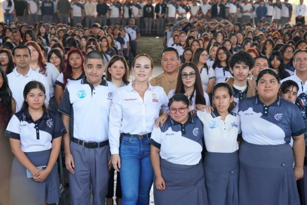 Reafirma alcaldesa Carmen Lilia Canturosas compromiso con la educación