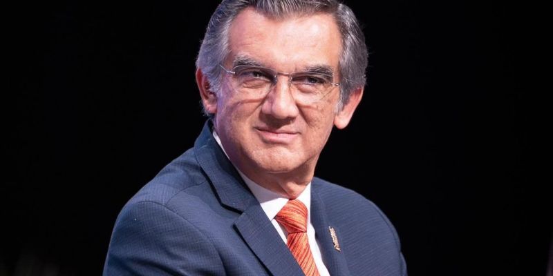 Américo lanza reforma para cerrar paso a herencias políticas