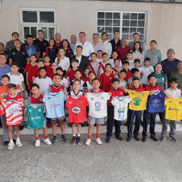 Uniforman Lucy y Lalo Gattás a selecciones del Mundialito DIF Victoria 2026
