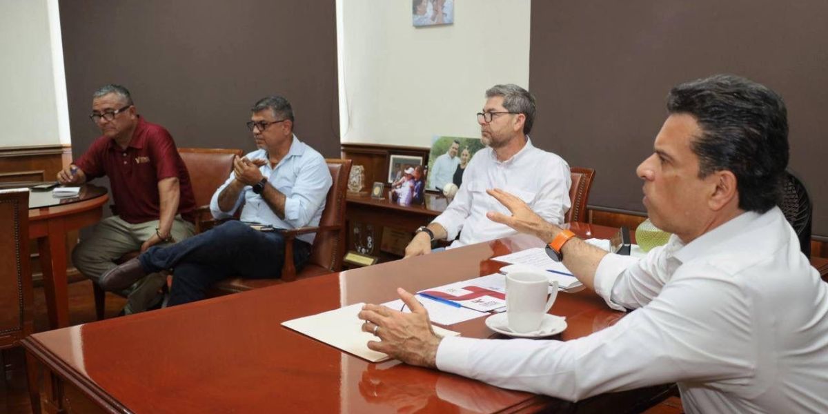 Alcalde Lalo Gattás evalúa y refuerza estrategia de recolección y limpieza en Victoria