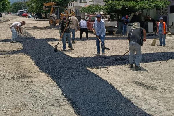 Reactivan bacheo en Victoria para reparar calles dañadas por lluvias
