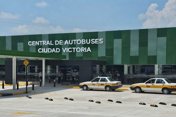 Restricción a particulares impulsa servicio de taxis en la Central