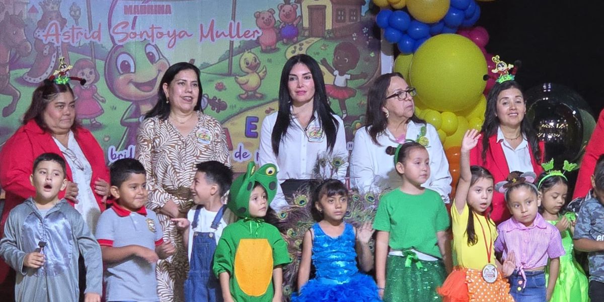 Astrid Santoya Muller apadrina generación que lleva su nombre en el jardín de niños general Manuel González