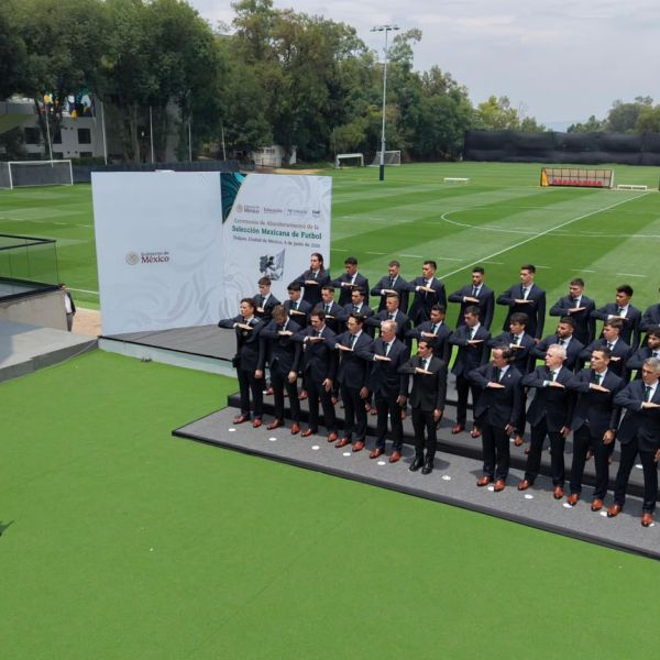 Presidenta Claudia Sheinbaum abandera a la Selección Nacional de México que participará en la Copa Mundial de la FIFA 2026