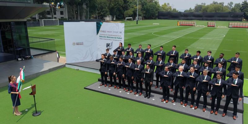 Presidenta Claudia Sheinbaum abandera a la Selección Nacional de México que participará en la Copa Mundial de la FIFA 2026